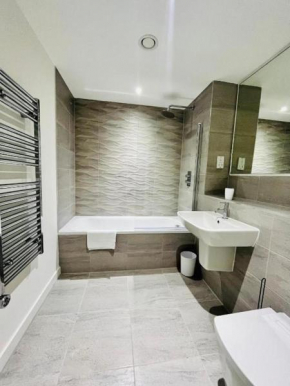 Stylish 1-Bed in Trafford-Free Parking